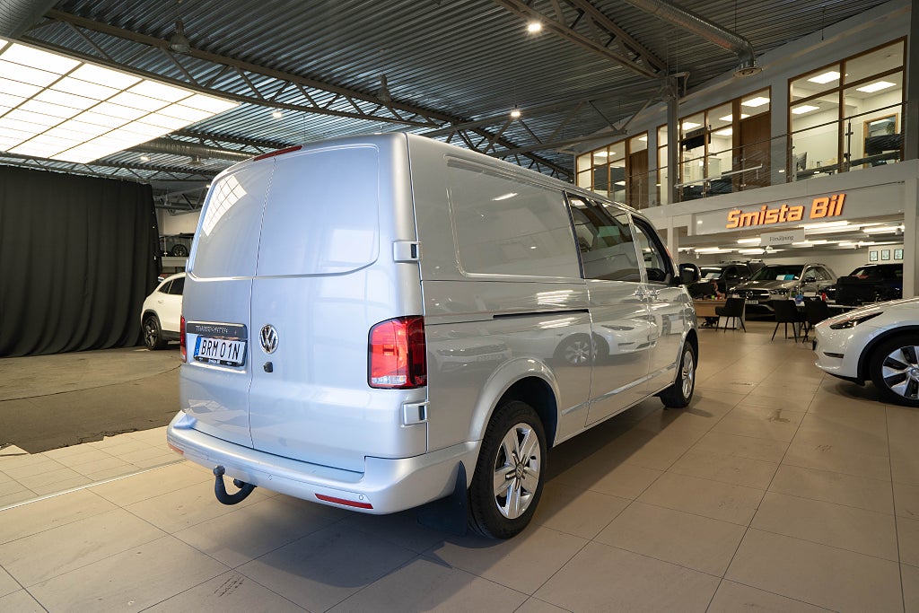Volkswagen Transporter Kombi TDI 5-sits LÅNG L2 D-VÄRM COCKPIT 1 ÄGARE MOMS