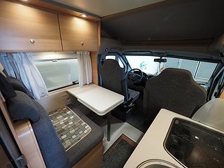 Husbil-halvintegrerad Knaus Van TI 550 8 av 19