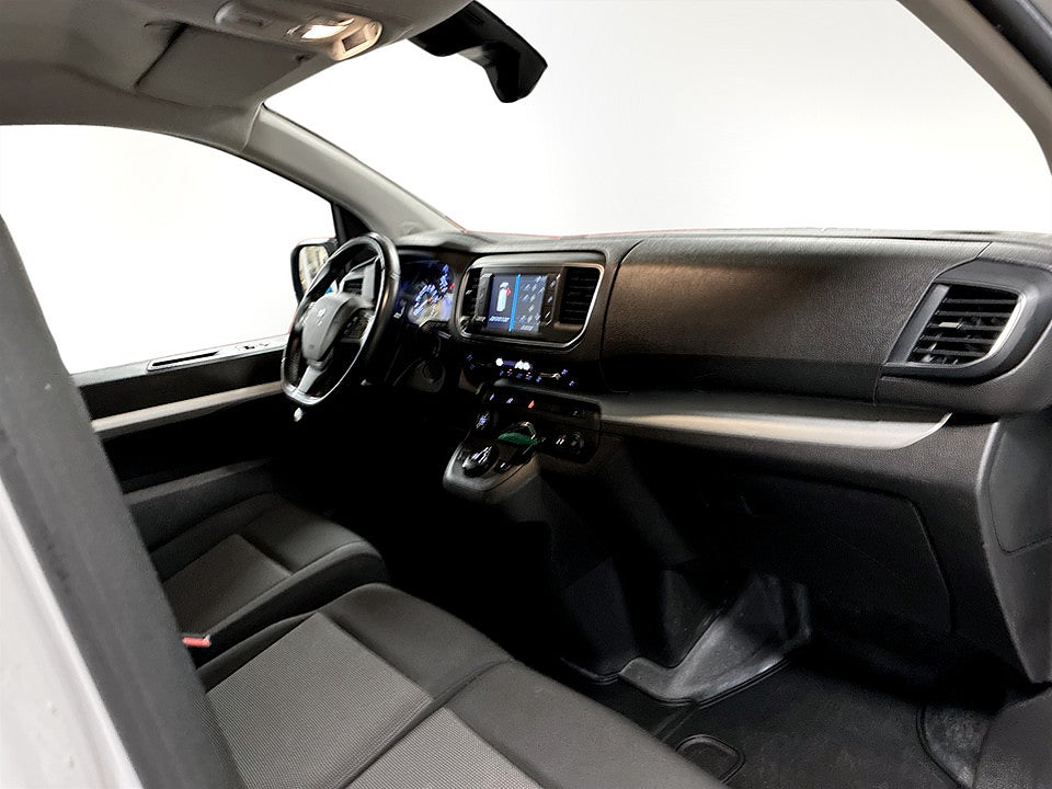 Bild på Peugeot Expert PRO+ 2.0 BlueHDi 145hk Aut L3 B-KAMERA CARPLAY