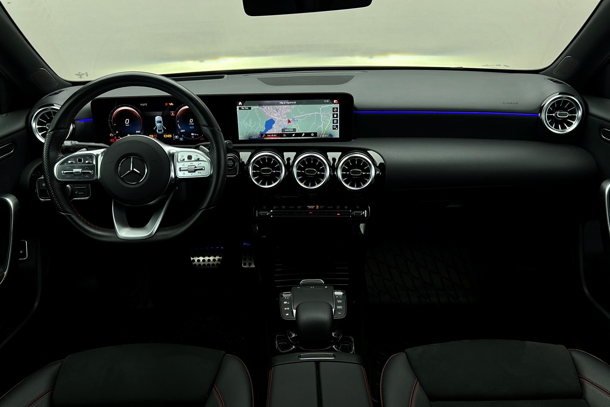 Mercedes-Benz A 250e sedan AMG-Line 2021, bild 3/10
