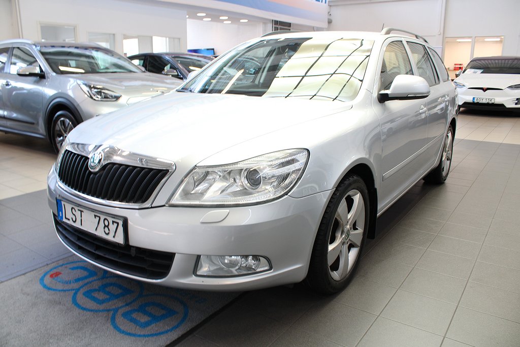 Skoda Octavia 1.6 TDI Automat PDC Motorvärmare Välservad 