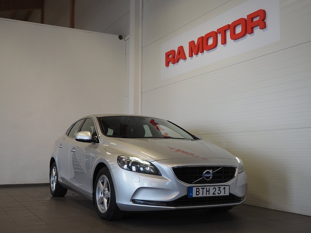 Volvo V40 D2 Powershift 115hk Momentum | Navi | D-värm | 2015