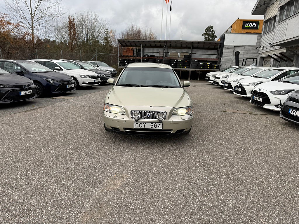 Volvo V70 D5 KINETIC AUT DRAG NAVI NYBESK/NYSERV/NYKAMREM