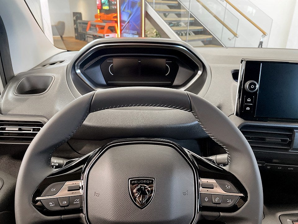 Bild på Peugeot Partner Crew Cab 1,5 BlueHDi 130hk Aut - EDITION! SERVICE & VINT