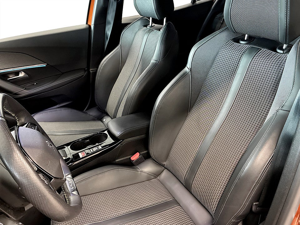 Bild på Peugeot e-2008 GT 50kWh 136hk Aut B-KAMERA NAVI