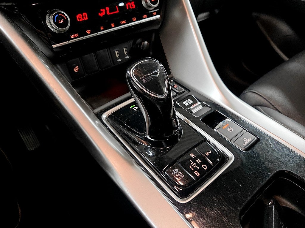 Bild på Mitsubishi Eclipse Cross Business PHEV 188hk Aut AWD - B-KAMERA, CARPLAY