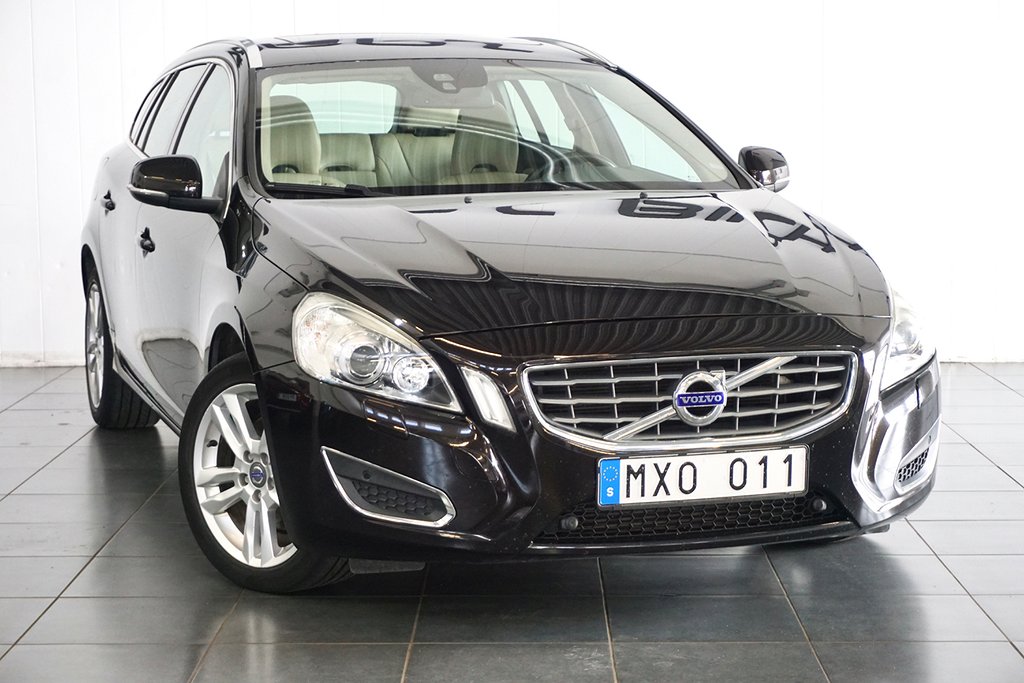 Volvo V60 D4 Automat Summum Nav Taklucka Skinn Drag PDC VOC