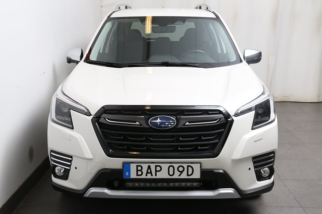Subaru Forester 2,0i e-Boxer XFuel AWD Aut Extraljus Motorvärmare 2024