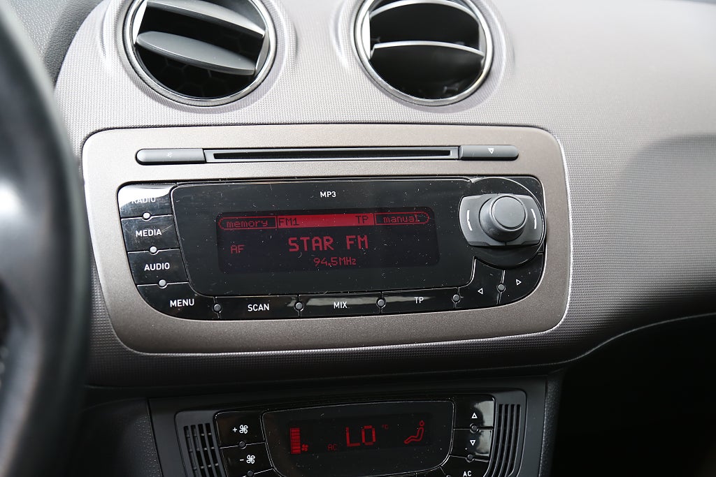 Seat Ibiza 1,2 TSI 105hk Style Aut 5dr P-sensor Motorvärmare Drag 2013