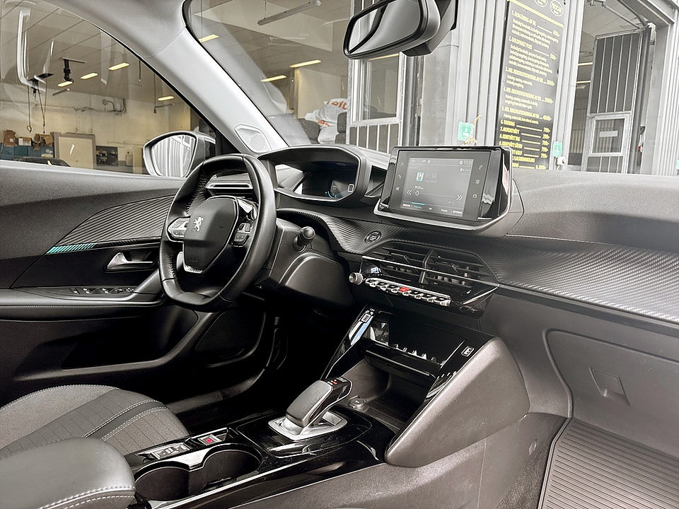 Bild på Peugeot E-2008 Allure 50kWh 136hk Aut B-KAMERA CARPLAY