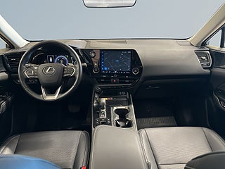 Lexus NX 450h+ Business Plus AWD Kamera Rattvärme Navi Elstolar – bild 8