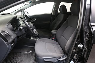 Halvkombi Kia Rio 7 av 17
