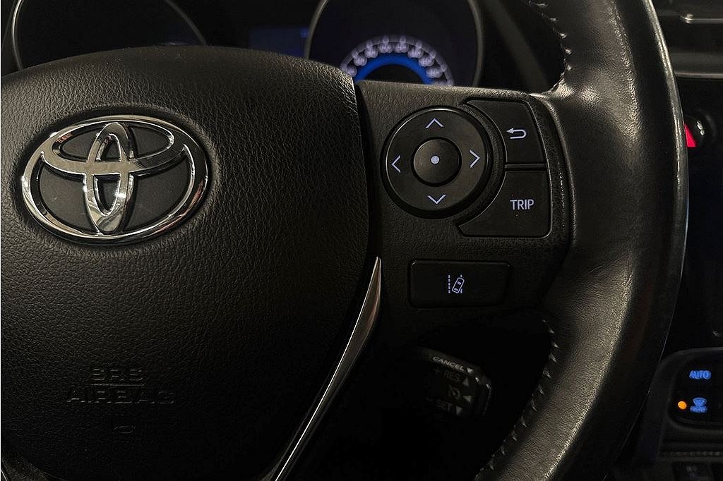 Toyota Auris 1.8 Touring Hybrid 136hk, 3 brukare, Intense,