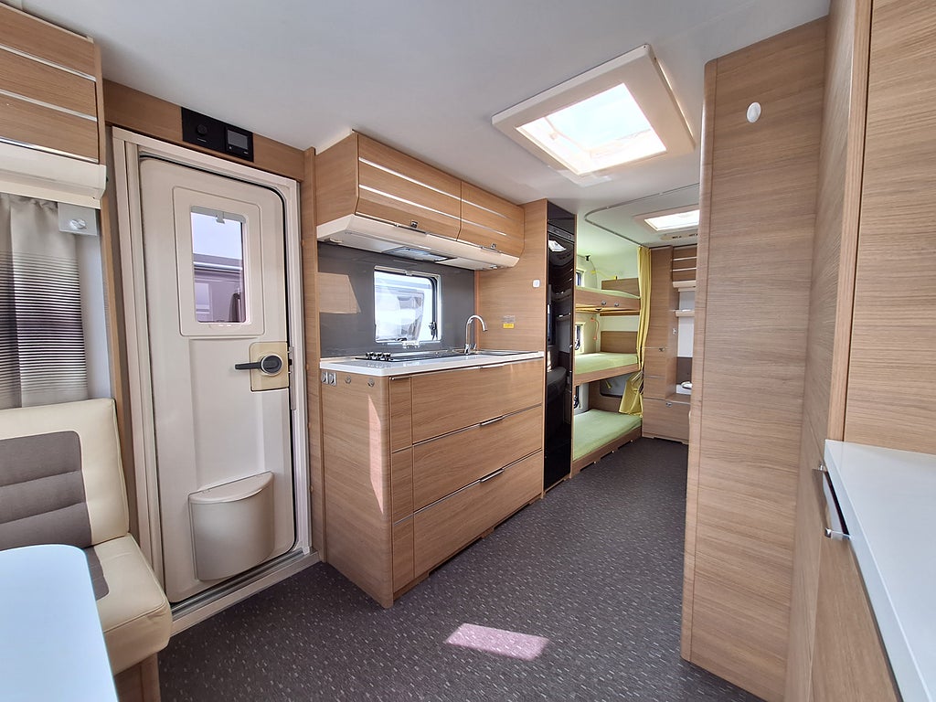 Adria Adora 593 UK Barnkammare: 3 Bäddar