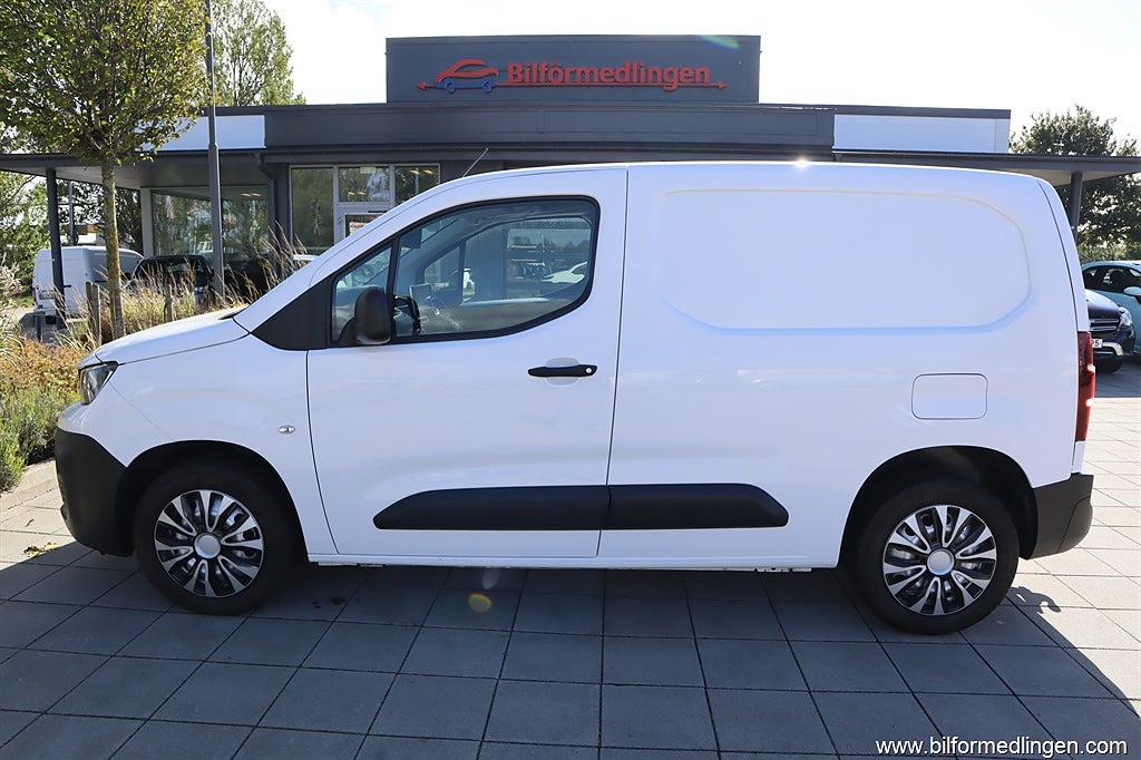 Peugeot Partner 1.5 BlueHDi Pro 130 hk Utökad Last 3 sit Drag Svensksåld