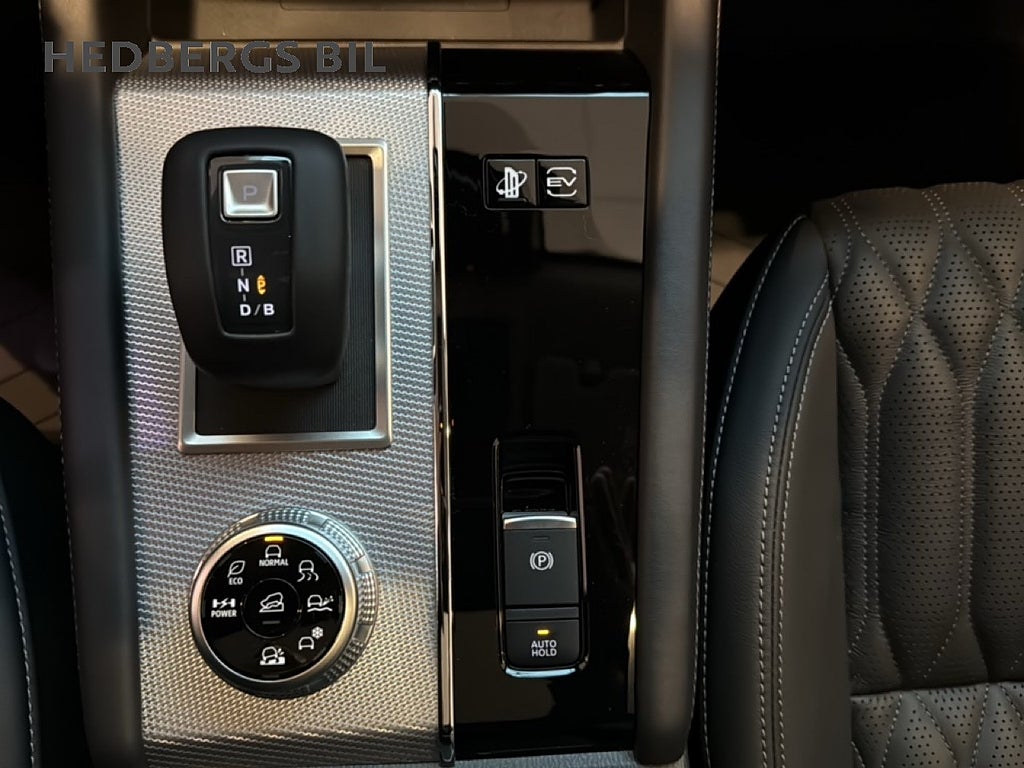 Mitsubishi Outlander  INST PHEV 2 TONE ( DEMOBIL) thumbnail