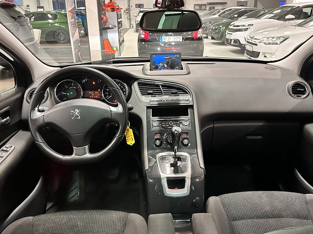 Peugeot 5008 Allure 1.6 BlueHDi 7-sits 120hk B-kam, Navi, Panorama thumbnail