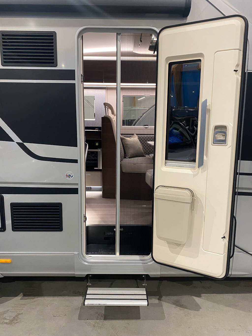 Adria Coral Supreme 670 SL / ALDE / Ugn / Panorama / Automat - Adria