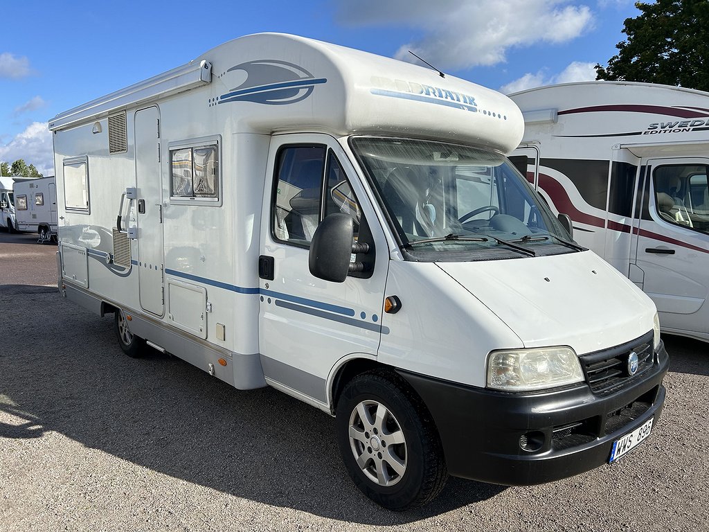 Adria TIK S 650 SP Franskbädd