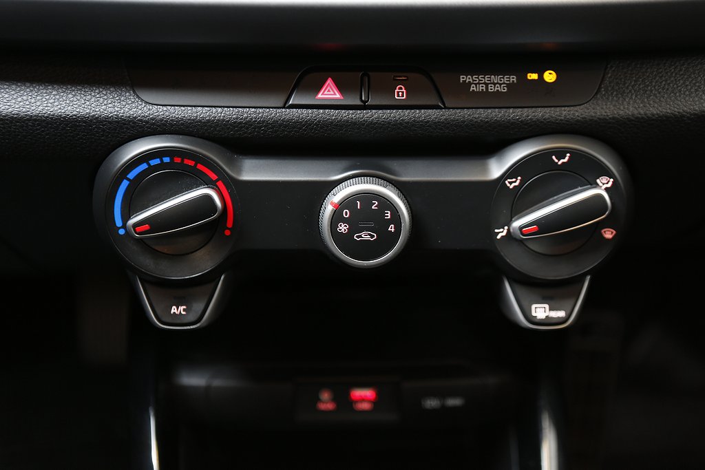 Kia Rio 1,4 Launch Edition Aut 5D Navi CarPlay Motorvärmare 2017