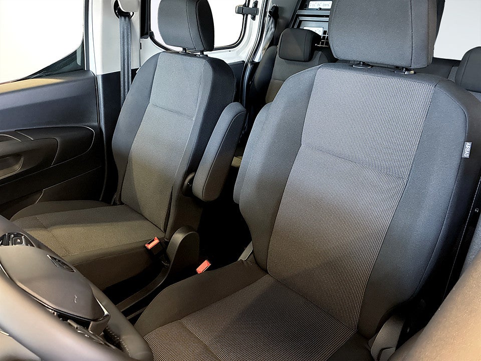 Bild på Peugeot Partner Crew Cab 130hk Aut - EDITION! SERVICE & V-HJUL INGÅR!