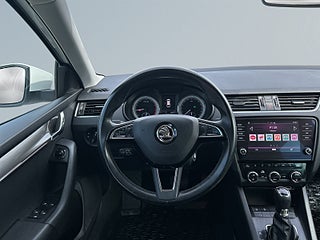 Skoda Octavia Kombi 1.5 TSI Sov-däck/Kamera/P-sens/Skinn/Lågskatt