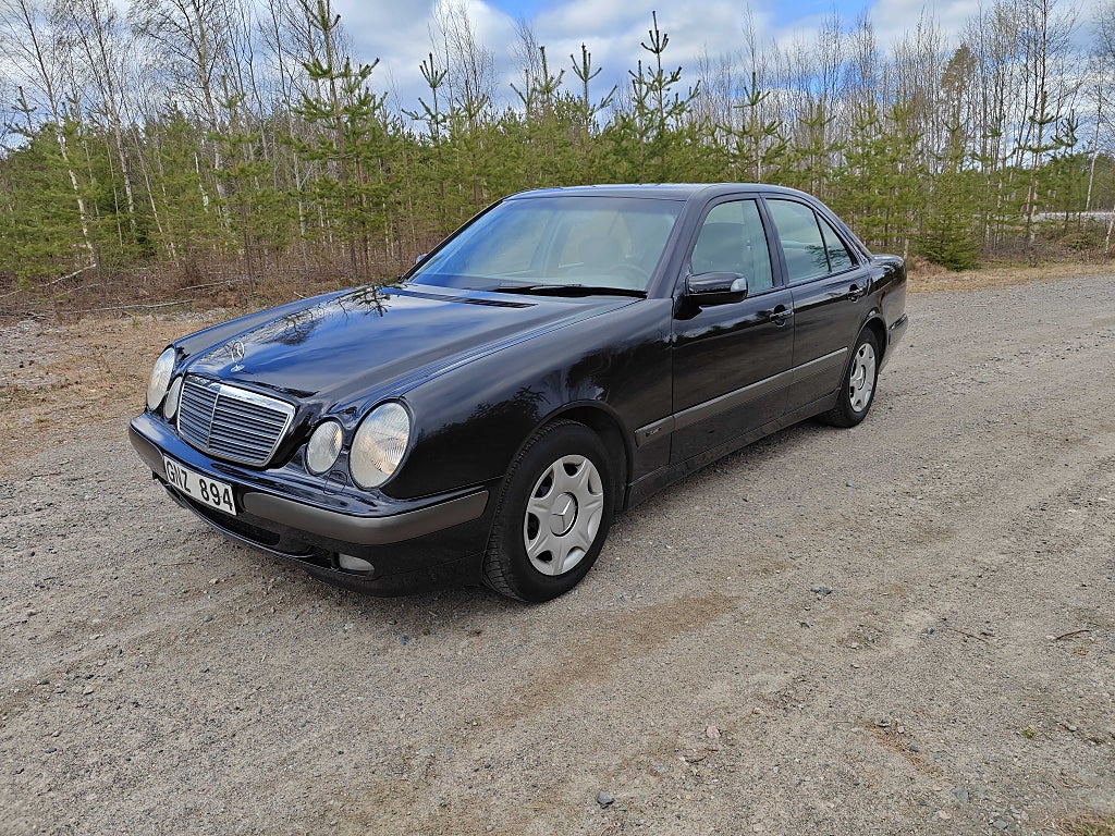 Mercedes-Benz E Sedan