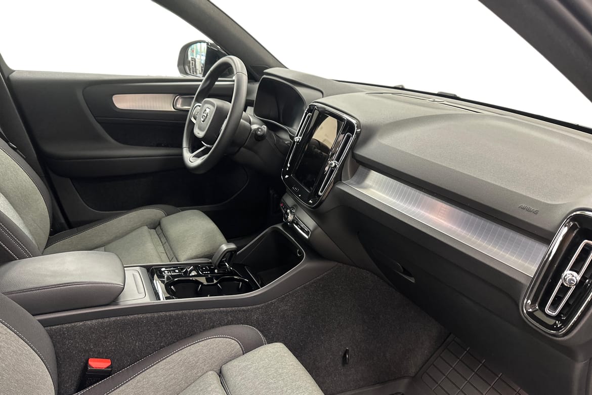 Volvo XC40 B3 Plus Dark 2025, bild 7/10