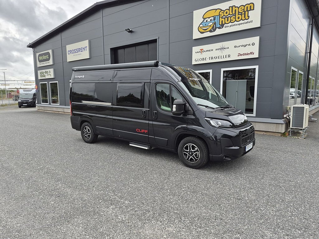 Sunlight Cliff 600 Adventure automat, adaptiv farthållare, 3 sovplatser, 