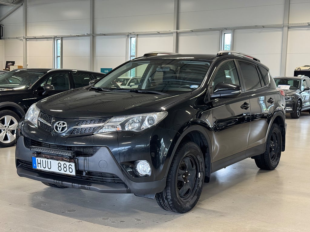 Toyota RAV4 2.2 D-4D AWD DRAGKROK M&D-VÄRARE S&V HJUL LEDRAMP