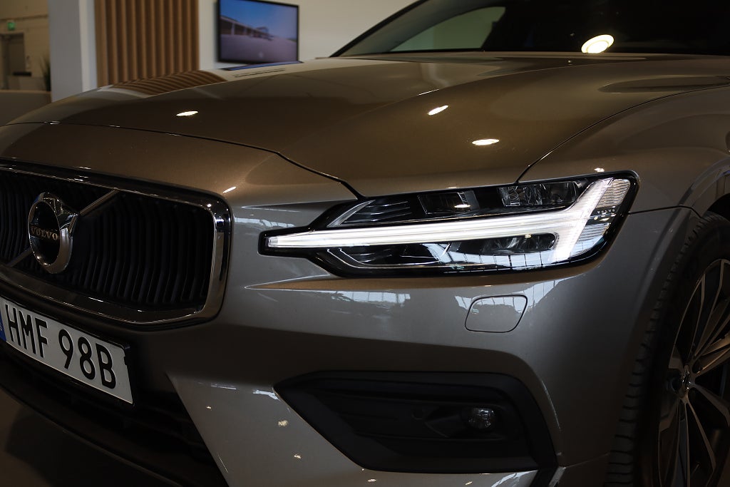 Volvo V60 D4 AWD Aut Momentum H/K Navi Kamera Leasbar 2021