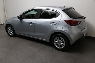 Halvkombi Mazda 2 4 av 25