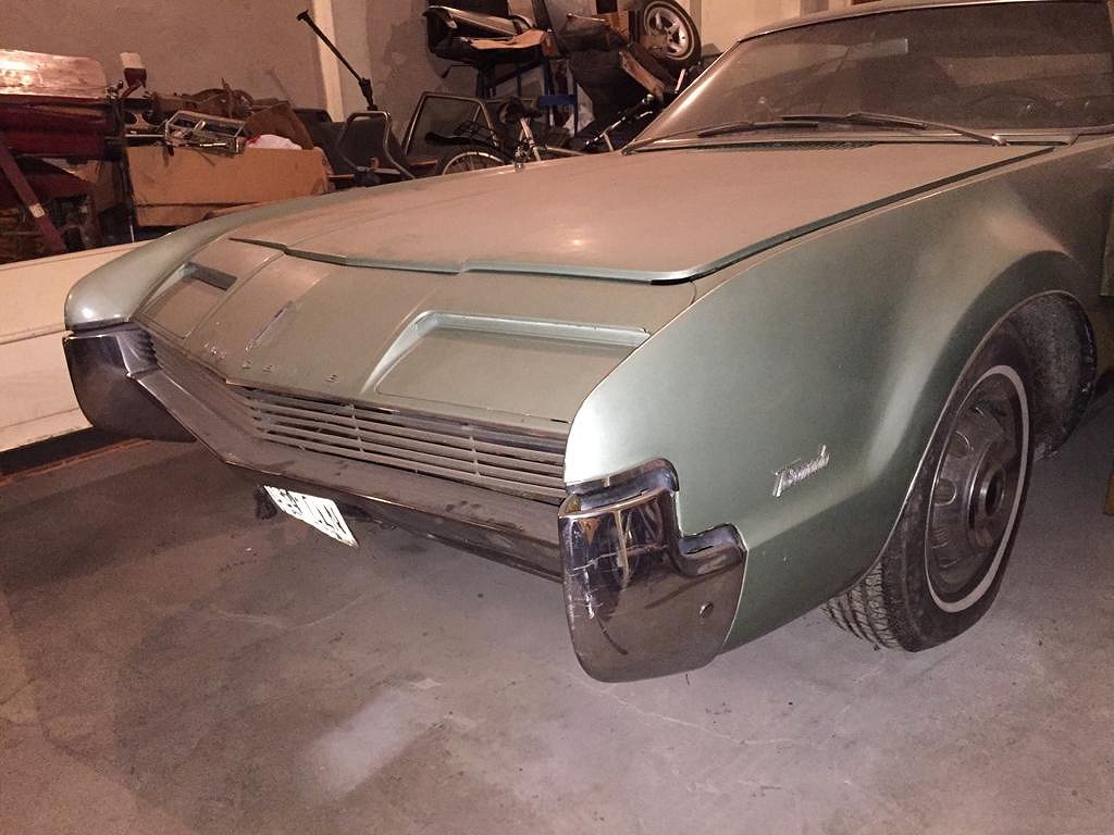 Oldsmobile Toronado coupe