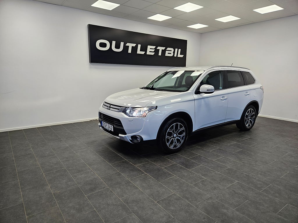 Mitsubishi Outlander 7 sits 2.2 Di-D 150hk 4WD 4x4 Business Läder Drag