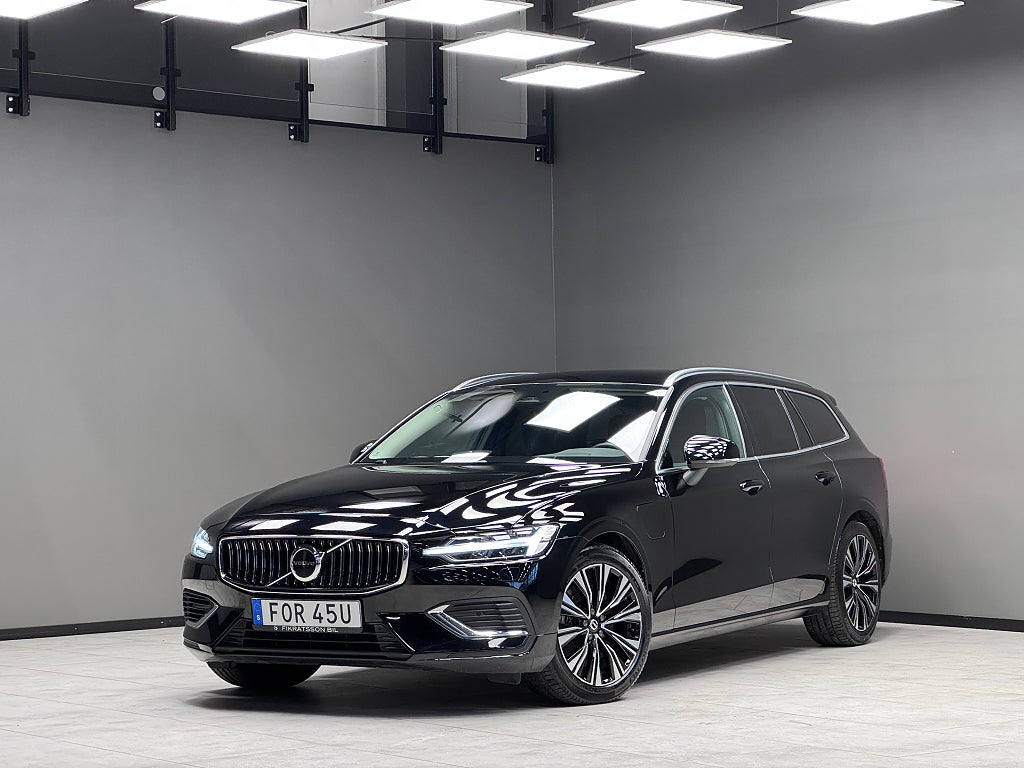 Volvo V60 Recharge T6 AWD / B-kamera / Pilot Assist 