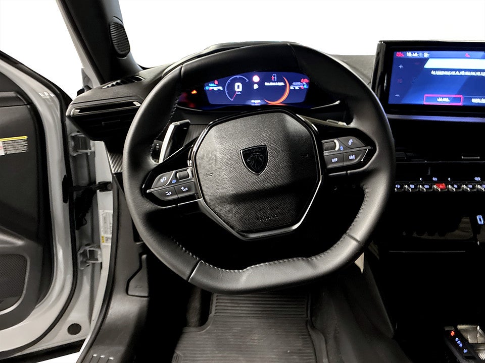 Bild på Peugeot 2008 Allure 1.2 PT 130hk B-KAMERA CARPLAY