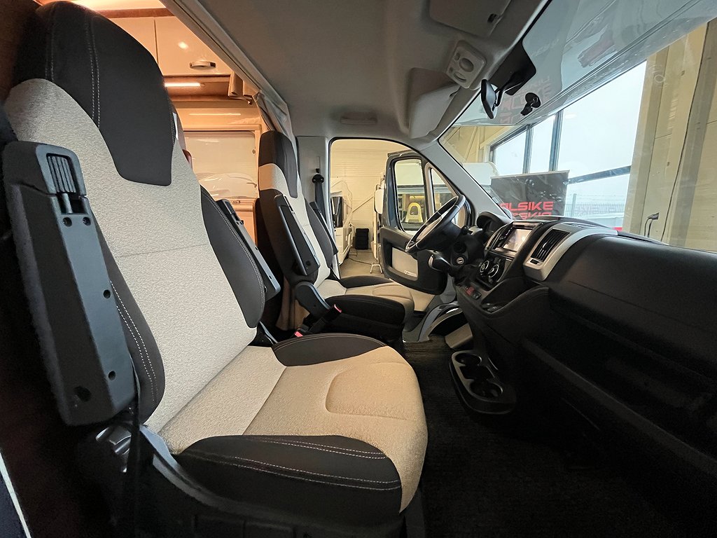 Elnagh Baron 22  / Automat / AC bodel / 7 bältad / B-körkort - Elnagh