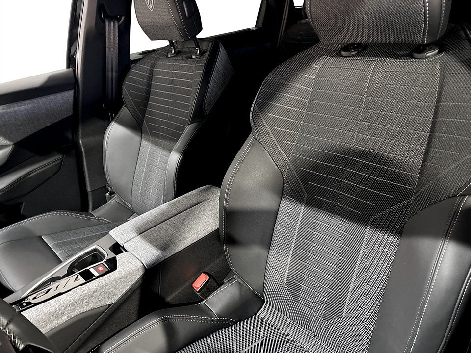 Bild på Peugeot 5008 GT Hybrid 145hk Aut 7-SITS B-KAMERA NAVI