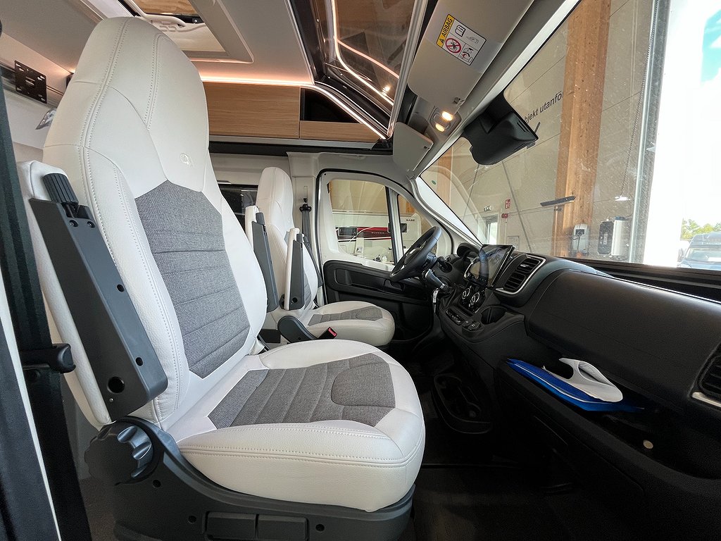 Adria Twin 640 SLB (60Y) / Långbädd / B-körkort / Automat - Adria