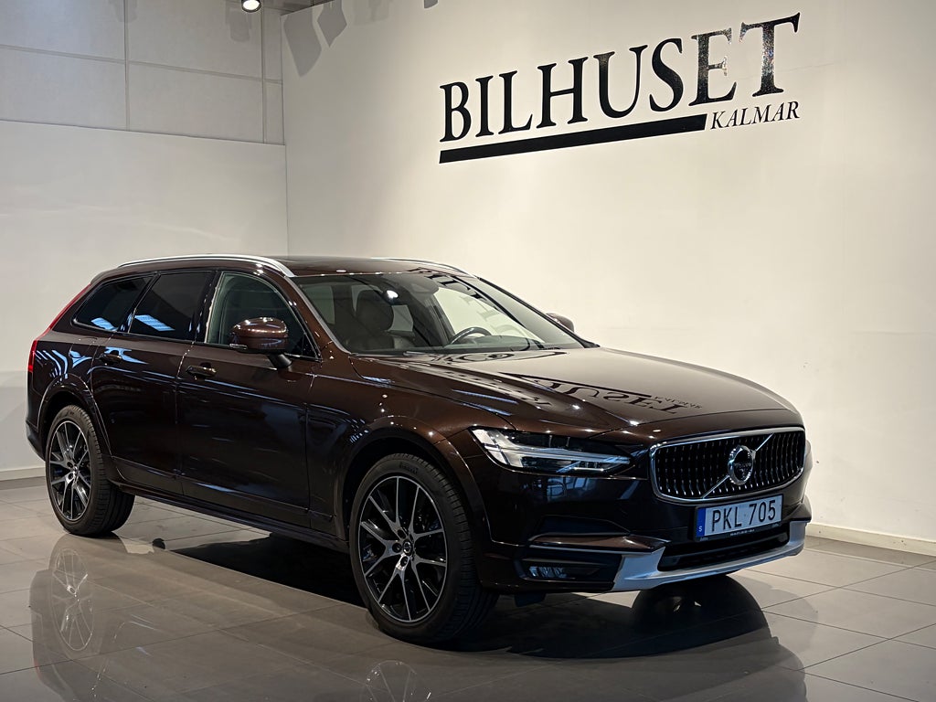 Volvo V90 Cross Country D5 AWD Pro *Bowers *Drag *360° *Pano *HUD *Värmare 