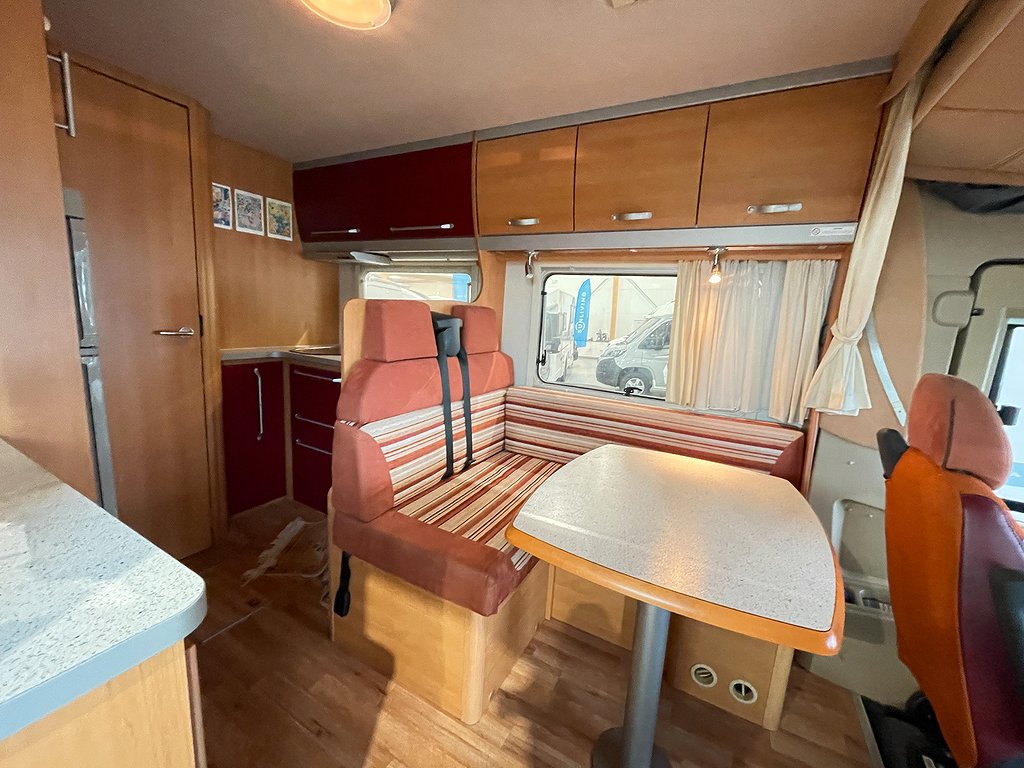 Eura Mobil TI 560 LB /B-körkort/Dragkrok/Taksäng/Ugn - Eura Mobil