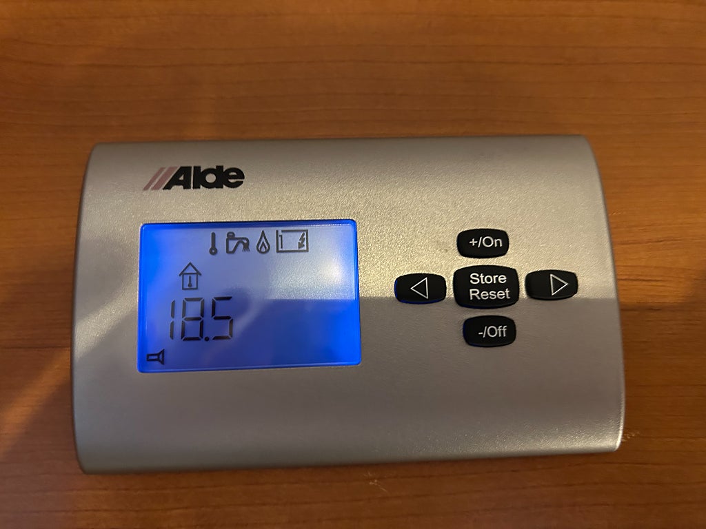 LMC LIBERTY FINISH TI 7100 / ALDE / Kamkedja / Ugn / Solcell - LMC