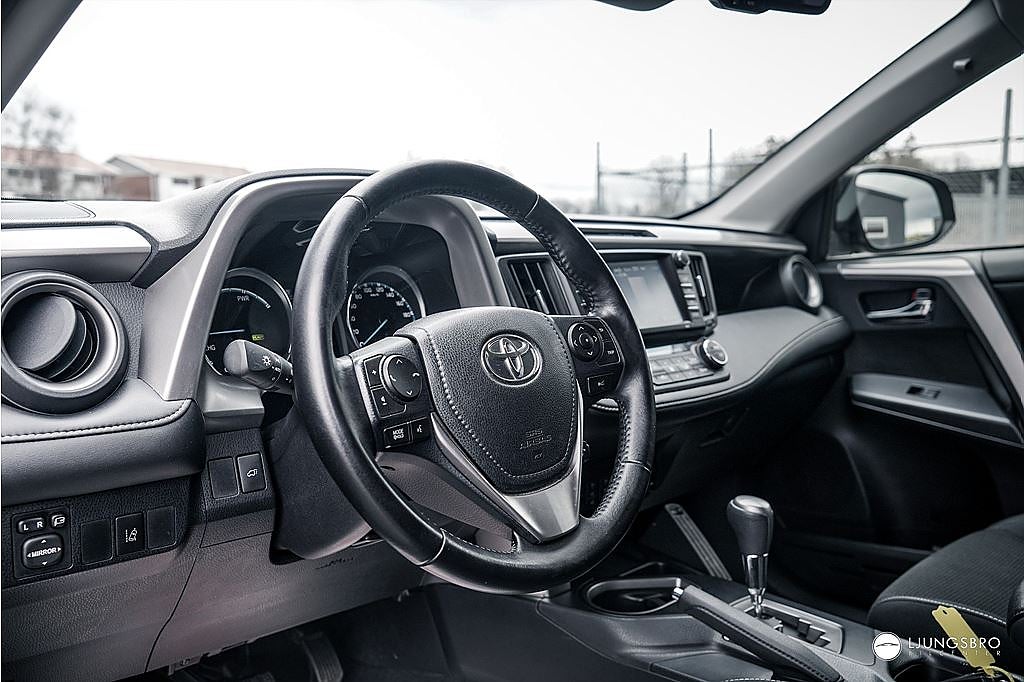 Toyota RAV4 Hybrid 2.5 AWD 197hk / Drag / B-Kamera