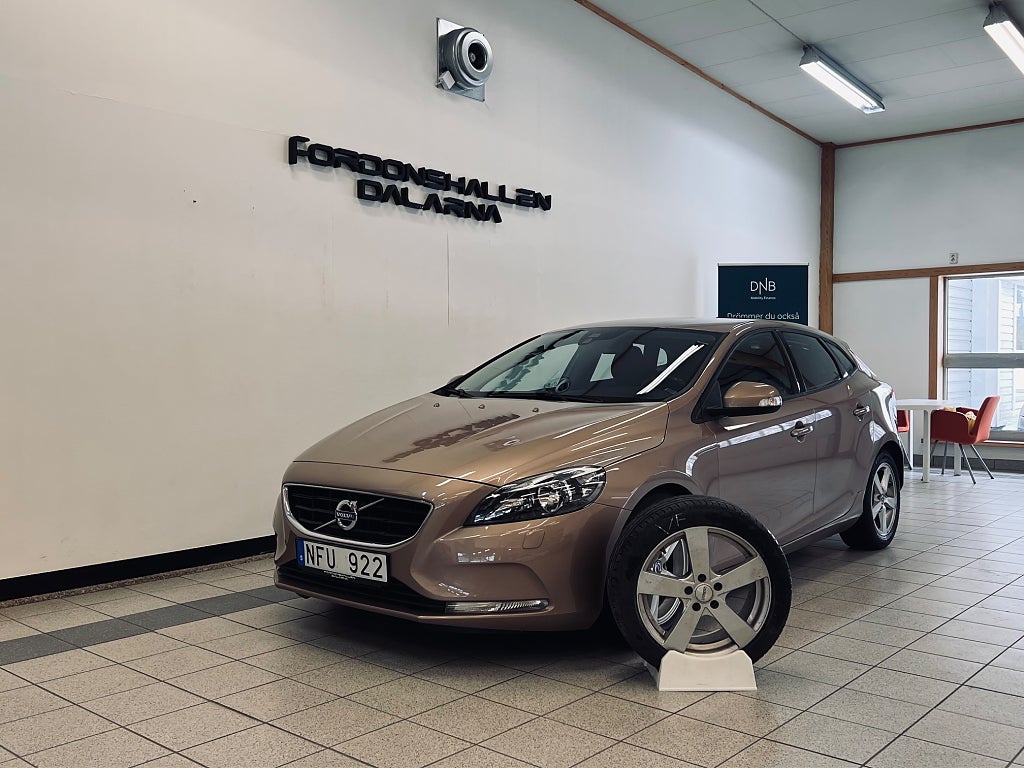 Volvo V40 D2 Kinetic backkamera Dragkrok SoV däck KAMREM BYTT 