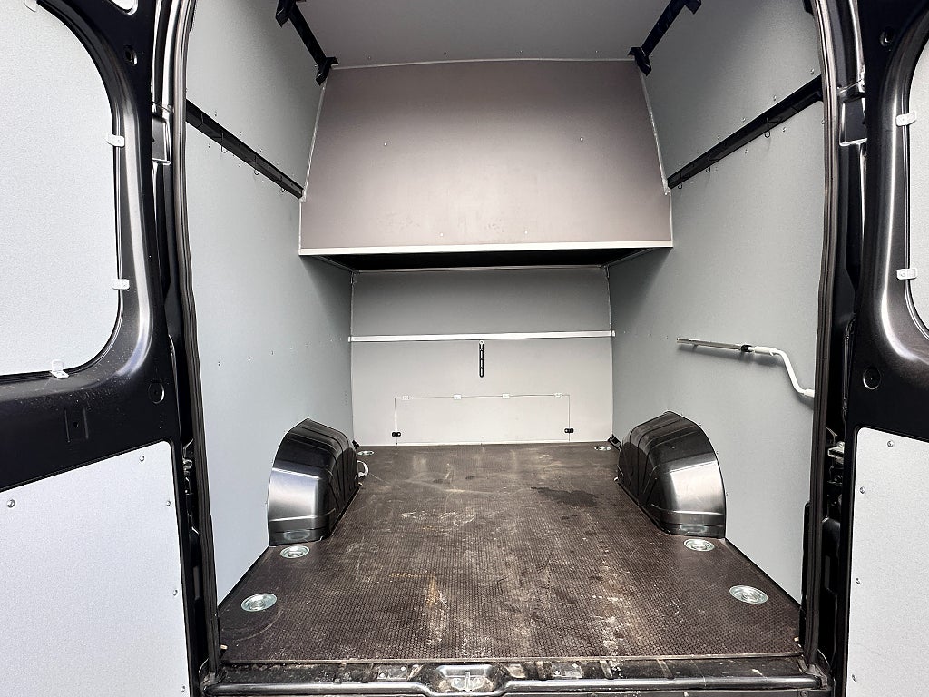 Peugeot Boxer 2.2 BlueHDi 180hk 5-sits EAT Race Edition Sovalkov thumbnail