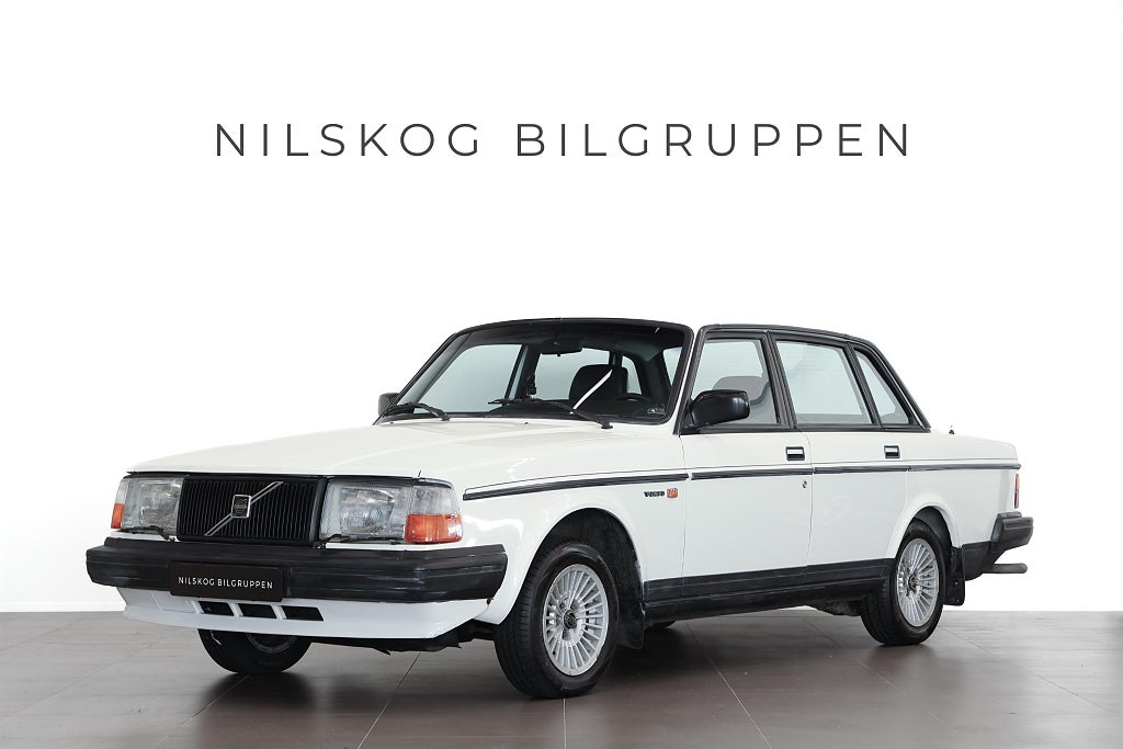 Volvo 240 2.3 GLT 131hk | 13840mil! | Få ägare | Svart läder 