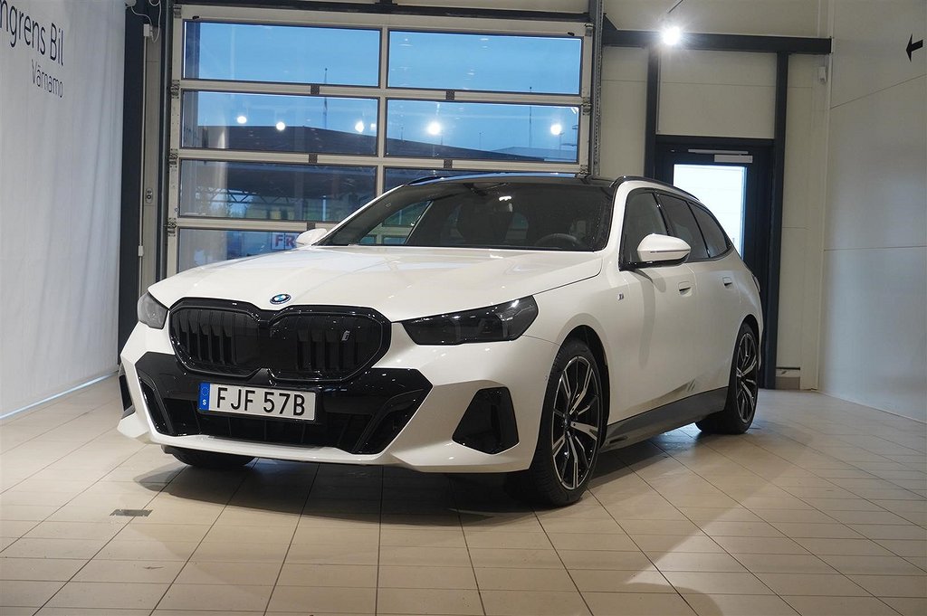 BMW i5 Touring M Sport Business Launch Edition 0.95% Ränta Panorama Kom