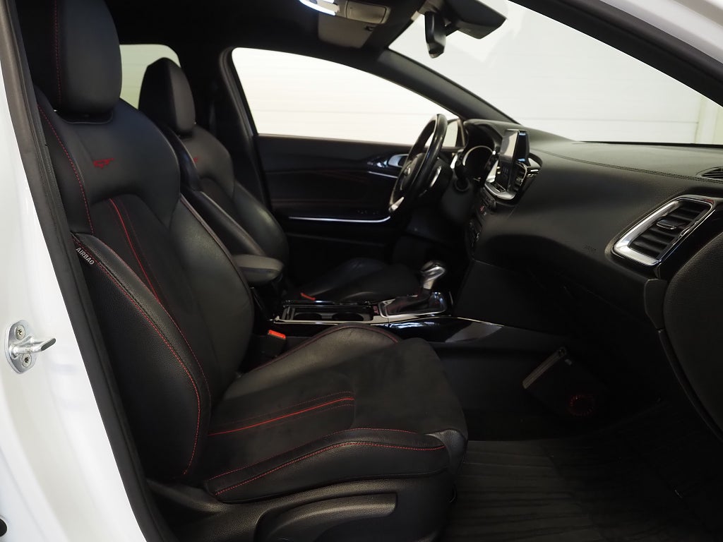 Kia ProCee'd GT 1.6 T-GDI DCT 204hk B-Kam GPS Drag JBL MVärm 2019