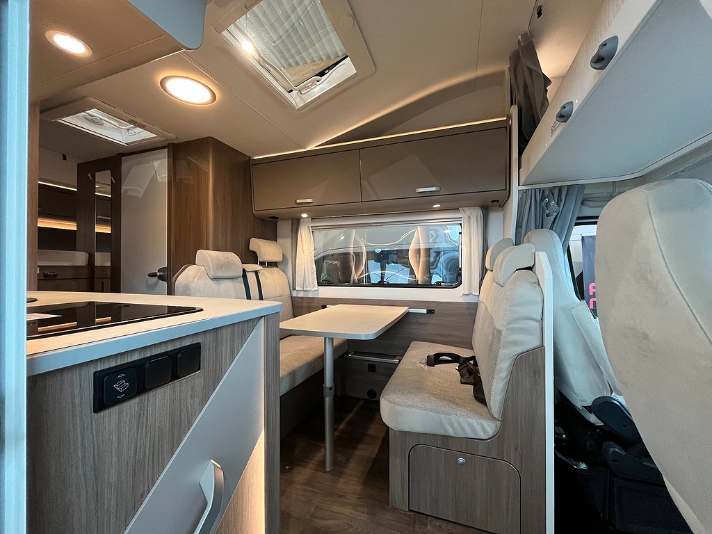 Carado A 464 / B-kort / 6 bältade / 6 Sovplatser / 845 Mil - Carado