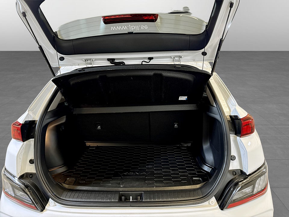 Bild på Hyundai Kona Essential 64kWh 204hk Aut B-KAMERA CARPLAY